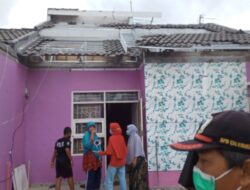 PKS Setu Bantu Rumah Warga Yang Rusak Akibat Angin Puting Beliung