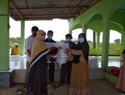 Ibu-Ibu kader DPRa PKS Waluya Antusias Berbagi Dalam Agenda Jumat Berkah