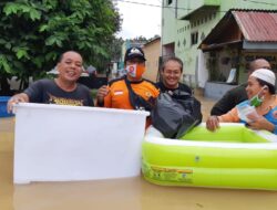 Cikarang di Kepung Banjir, Kader PKS Cikarang Utara Salurkan Bantuan