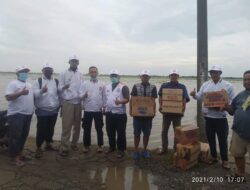 Kunjungi Muara Gembong, Uryan Riana Salurkan Bantuan