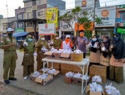 DPD PKS Kabupaten Bekasi Berbagi 400 paket Takjil On The Road