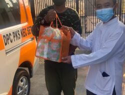 Tebar Ribuan Takjil Di 11 Desa, DPC PKS Setu Tuai Simpati