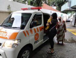 Jibaku Sopir Ambulan PKS Setu Cari RS Antar Balita Terpapar Covid