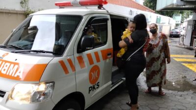 Jibaku Sopir Ambulan PKS Setu Cari RS Antar Balita Terpapar Covid