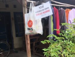 PKS Sukaraya Bagikan Bansos Untuk Warga Isoman