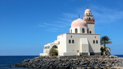 MERENUNGKAN KEMBALI PERJALANAN DAKWAH KITA