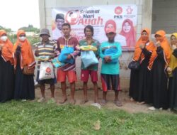 Sambangi Penggali Kubur, SPKK PKS Cibitung Bagikan Bingkisan Untuk Peringati Hari Ayah