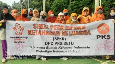 Buka Senam Dan Baksos Di Desa Cijengkol, Ketua SPKK Setu Ajak Perempuan Melek Politik