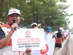 Aksi Tolak Kenaikan Harga BBM, Aleg Faizal Hadir di Flashmob PKS Cikarang Timur