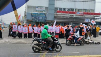 Suarakan Keprihatinan Dan Tolak Kenaikan Harga BBM Bersubsidi, PKS Setu Adakan Flashmob