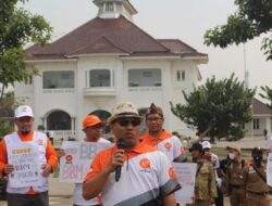 Tolak Kenaikan Harga BBM, PKS Kab. Bekasi Gelar Flashmob Sepanjang Jalan Protokol Kabupaten
