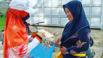 Perempuan PKS Serang baru, Gelar Sapa Warga kenalkan lambang PKS.