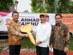 Syaikhu Serahkan Mobil Operasional untuk DPD PKS Kabupaten Bekasi