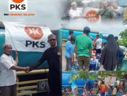 Tiga Hari Tidak Ada Air, PKS Cikarang Selatan Salurankan Air Bersih