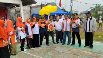 Sapa Warga Desa Ciledug, Jazuli Lepaskan Balon Udara Simbol Lambungkan Suara PKS