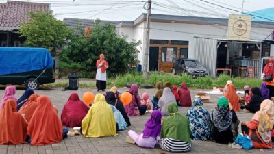 dr. Feranida Hadiri Agenda PKS Menyapa DPRa Karangraharja, Ajak Masyarakat Senam dan Sarapan Bubur Bersama