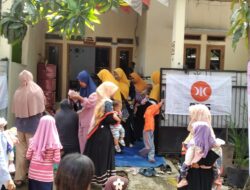 Sambut Hari Ibu, Santika PKS Bekasi Gelar Baksos Tebus Telur Murah