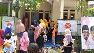 Sambut Hari Ibu, Santika PKS Bekasi Gelar Baksos Tebus Telur Murah