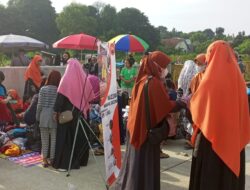 PKS Burangkeng Sapa Warga Di Atas Bangunan Jalan Tol