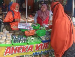 PKS Menyapa Babelan, Borong Kue Untuk Dibagikan Ke Pengguna Jalan