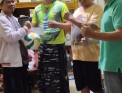 Dukung Olah Raga Di RW 015 Desa Lubang Buaya, Fatmah Hanum Sumbang Dana Pembinaan