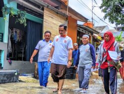 Bang Erwyn Tinjau Banjir dan Berikan Bantuan di Jatimulya