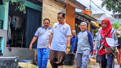 Bang Erwyn Tinjau Banjir dan Berikan Bantuan di Jatimulya