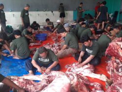 Budi MM Ikut Cawe cawe Bantu Panitia Qurban