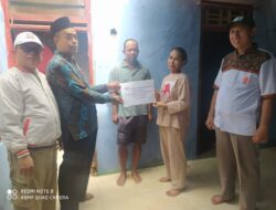 DPC PKS Cibitung Beri Bantuan Kepada Korban Kebakaran Warga Desa Sarimukti