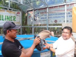 Aleg Faizal Hafan Farid Tebar Indukan Gurame Bima bersama Masyarakat Kampung Tangguh Jaya Desa Telaga Murni Cikarang Barat