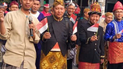 Kenakan Baju Adat Aceh, Haji Jajuli Ikuti Karnaval Peringati Hari Kemerdekaan