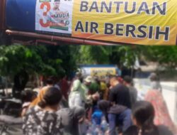Relawan Azmi Rabbani, Bantu Distribusikan Air Bersih Ke Muaragembong