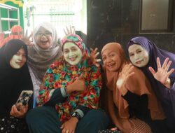 Senyum Sumringah ibu-ibu PKK, Ikuti Pelatihan Facial Wajah Gratis Neng Aufa!