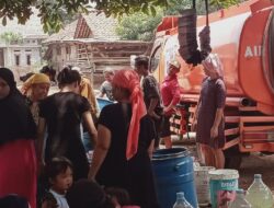 Saiful Islam berikan Bantuan Air Bersih untuk Warga Cikarang Selatan