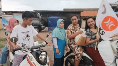 Respon Banjir Kp. Cibeber, RKI Cikarang Utara Salurkan Bantuan Siap Santap