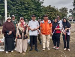 Anggota Dewan PKS, Berikan Doorprice Untuk Peserta Senam di Kecamatan Pebayuran