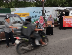 DPC PKS Cikarang Pusat Gelar Program Takjil On The Road di Pintu 11 Jababeka 2