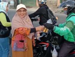 Berbagi Takjil Bersama SGN dan RPB, Ade Jenah : Terus Bermanfaat dan Tebar Kebaikan