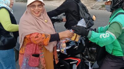 Berbagi Takjil Bersama SGN dan RPB, Ade Jenah : Terus Bermanfaat dan Tebar Kebaikan