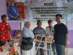 Ade Jenah Berikan Bantuan Walker Untuk Warga Sukakarya Yang Sakit