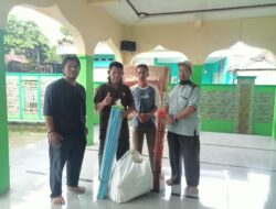 DPC PKS Cibitung Salurkan Bantuan Alat Kebersihan untuk Warga Terdampak Banjir di Wanasari