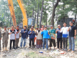 Puji Lestari Dampingi Penurunan Alat Berat Normalisasi Kali Karang Satria