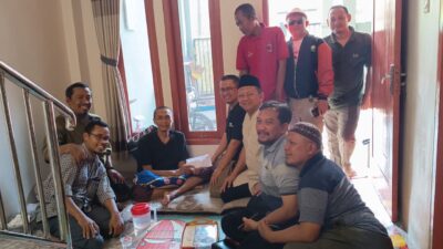 Budi Muhammad Mustafa Dampingi PKS Cibitung Jenguk Kader yang Sakit