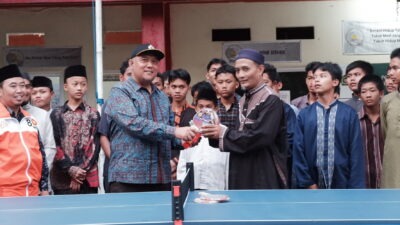 Haji Jalal Serahkan Meja Pingpong untuk Santri An Nur Indonesia: Dorong Semangat Olahraga dan Karakter Tangguh