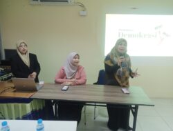 Cucu Sugiarti Gelar Pendidikan Demokrasi di SMAIT Thariq Bin Ziyad