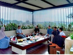 BPH DPC PKS Cikarang Selatan Silaturahmi ke Ustadz Firly, Bahas Isu Lokal hingga Program Nasional