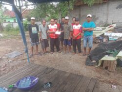 Ketua DPC PKS Tambelang Berikan Bantuan kepada Korban Rumah Roboh di Sukaraja