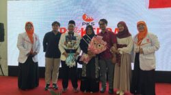 Istri Ketua DPD PKS Bekasi Resmi Dilantik sebagai Duta Rumah Keluarga Indonesia di Rakerda 2025
