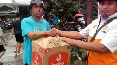 DPC PKS Cibitung Salurkan Bantuan untuk Korban Banjir, Jadikan Kantor DPC Sebagai Posko