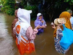 PKS Mekarsari Salurkan Bantuan Untuk Korban Banjir di Papan Mas
